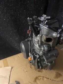 Ktm smc-r690 r v2016