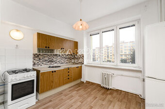 Prodej bytu v nízké cihlové zástavbě (61 m2), Nezvalovo námě