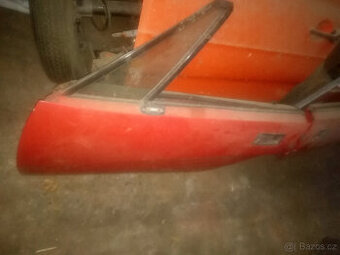 Triumph TR7 oboje kompletni dveře