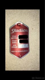 štítek na stadiona