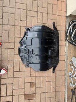seat toledo kryt motoru