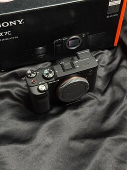 Sony a7c, Top Stav
