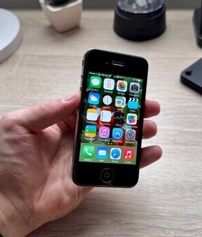 ikonický Apple iPhone 4 32gb v černé barvě, krásný stav.