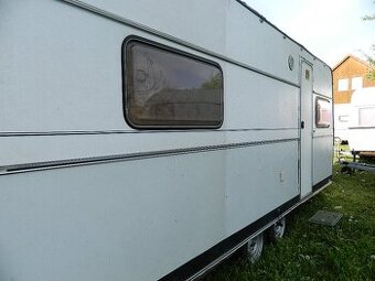 Dvouosý karavan Dethleffs