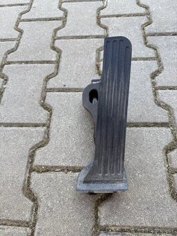 Plynový pedál audi a3 8p
