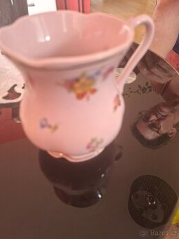 Ruzovi porcelan
