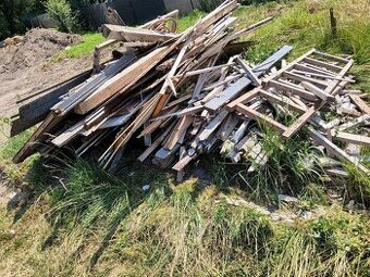 Za symbolickou cenu 1000 Kč nabízím směs dřeva na topeni