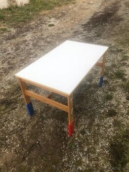 Ikea stůl
