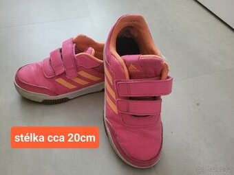 Tenisky Adidas, v. 33