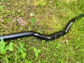 Řidítka KORE 720 mm; 31,8 mm na MTB