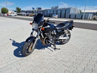 Suzuki GSX 750 Inazuma