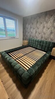 Čalouněná postel Dizzle 160 × 200 cm s potahem Amore 35