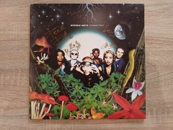 Connected - LP Stereo MC's podepsané