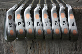 LEVÁCKÉ GOLFOVÉ HOLE MITSUSHIBA - PĚKNÝ STAV