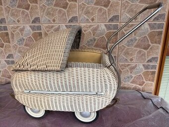 Starožitný kočárek pro panenky