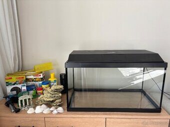 Akvárium s vybavením