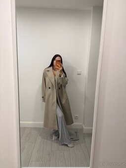 Béžový dámský kabát – dlouhý, elegantní