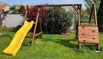 Dětské hřiště se skluzavkou