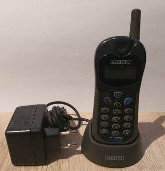 Alcatel One Touch Easy – retro telefon (s kolébkou)