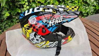 Nová dětská helma černo Aero