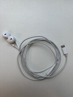 Airpods s lightning konektorem, originál Apple