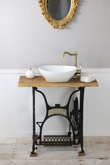 Handmade stůl z šicího stroje