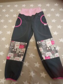 Prodáme dívčí softshell kalhoty