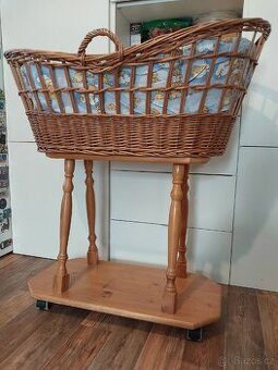 Proutěný koš pro miminko