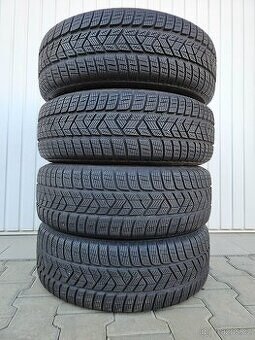Pirelli Pneu215 65 17 zima super stav,najely pár km ....