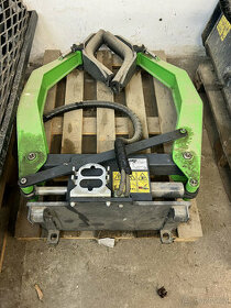 Manipulační kleště na květináče pro stroj Avant