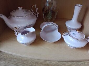 Hodiny zámecké růžový porcelán