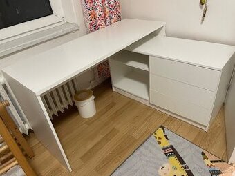 Psací stůl