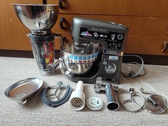 „Sencor Kitchen Master STM 7878BK – kuchyňský robot s příslu