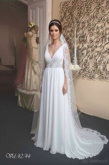 SVATEBNÍ ŠATY S VLEČKOU vel.42/44 -