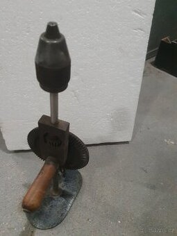 Ruční vrtačka retro