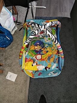 Nová podložka na hraní a hračky zdarma