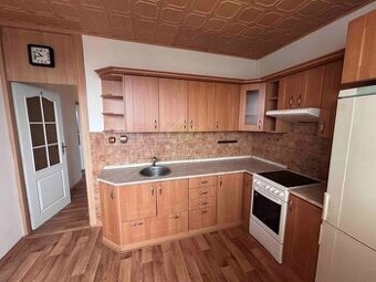 Rokycany-prodej velkého bytu 3+1 se zasklenou lodžií