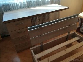 Stůl psací + postel - cena za obojí 1600 Kč