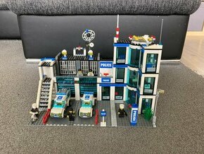 LEGO 7498 Policejní stanice