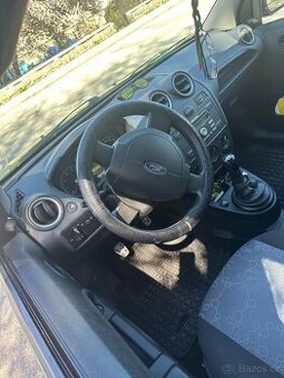 Ford Fiesta 1.3i,rv-2007,koupím díly.