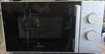 Nevyužitá mikrovlnná trouba Candy stříbrná