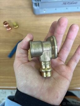 nástěnka Viega průměr 15x1/2" mm