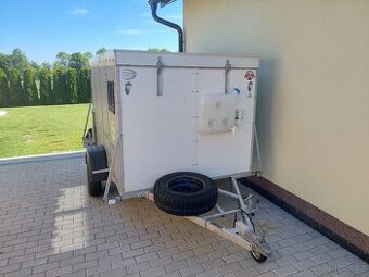 Skříňový přívěs s víkem do 750kg na převoz moto a kol