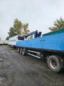 Návěs s hydraulickou rukou
