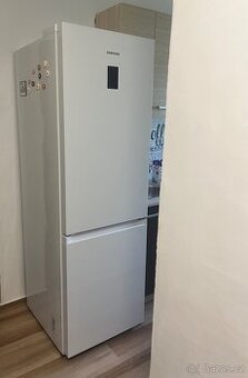 Lednice s mrazákem Samsung Wi-Fi, 344 l, jako nová, v záruce