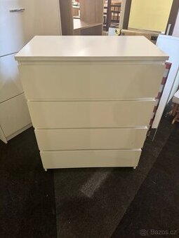 Hezká bílá 4 šuplíková komoda IKEA MALM