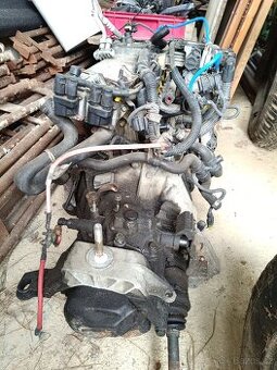 Fiat Punto 1.2 8V motor + výfuk + další náhradní díly