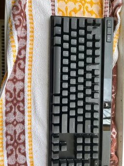 Herní klávesnice Corsair K70 RGB PRO – Cherry MX Red