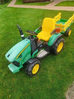 Traktor John Deere peg Pérego