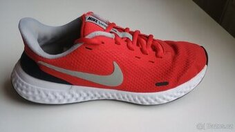 Běžecké boty Nike Revolution Číslo 40